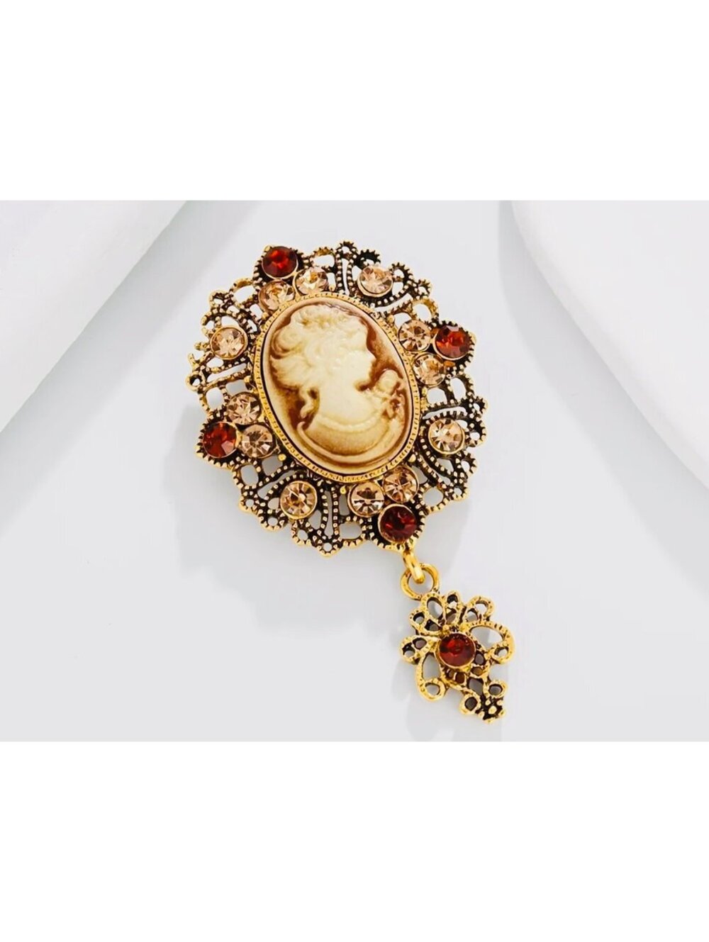 New - Elegant - Vintage Queen Portrait Brooch with Sparkling Rhinestones